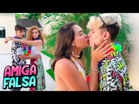 AMIGA FALSA -  O PRIMEIRO BEIJO ( Episódio Vinte )