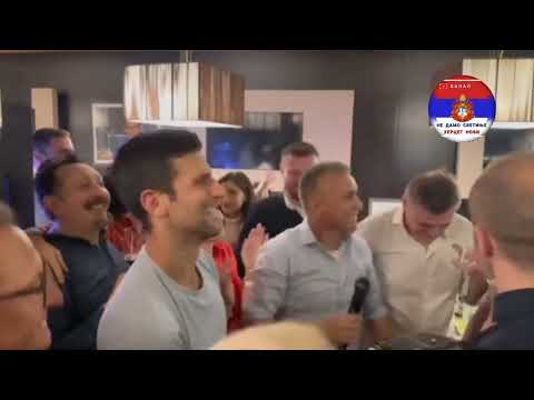 Породица Ђоковић певају - Гледам капу ђеда свога