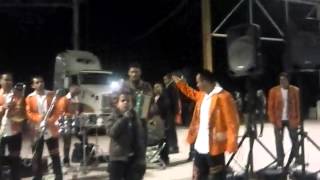 preview picture of video 'maximo kirino cantando con la banda la polvorera mi padrino el diablo'