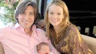 Amanda Holden introduces NO HOLDING BACK