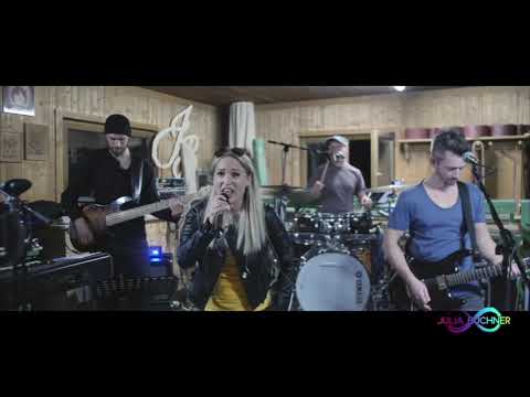Julia Buchner LIVE