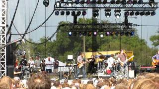 Gomez Performs &#39;Bring Your Lovin&#39; Back Here&#39; at Lollapalooza 2009