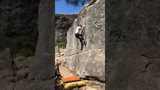 Video thumbnail de Problem 4 (Boulder 3.3.1, Mestre Mutent), 6a+. El Cogul