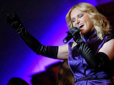 Nuša Derenda - Ne kliči me