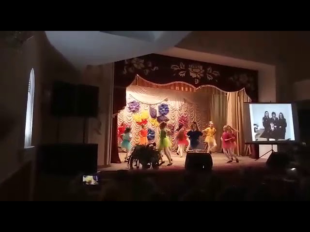 Зажигательный танец от девчонок!