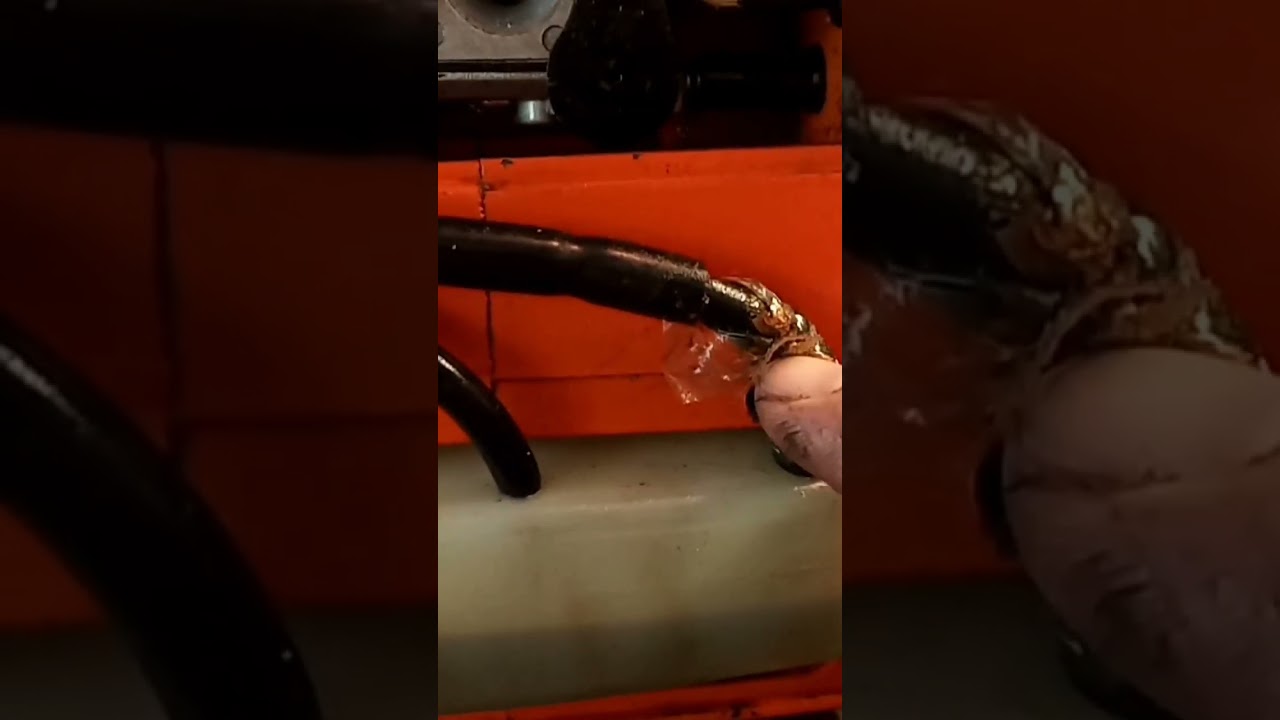 Oleo-Mac 935F chainsaw. Carburetor maintenance.