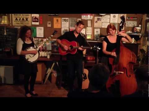 Vanessa McGowan Band @ The Bunker, Devonport (clip 2)