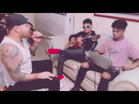 Vive tu vida | Cada cabeza es un mundo | Un extraterrestre | Nacho. | Música urbana improvisada.