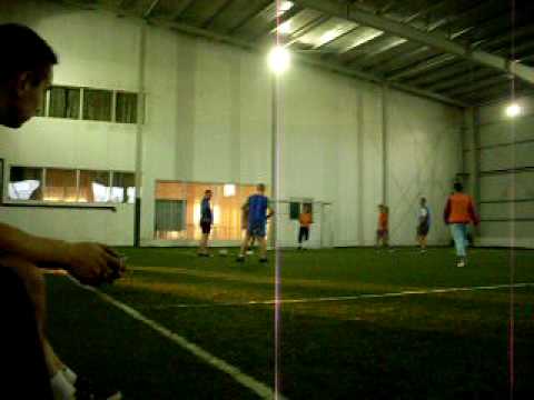 Fotbal la Sinandrei la sala...baieti din Carani 3