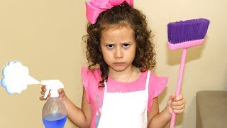 VALENTINA PRETEND PLAY WITH CLEANING VALENTINA PRETEND PLAY WITH CLEANING