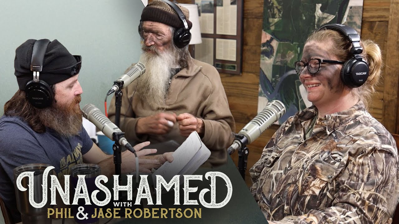 Ep 200 | Phil's Fried Duck Recipe, What Jase Hates (and Loves) About Christmas & Phyllis in the Lair