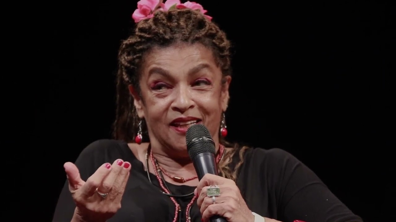 Elisa Lucinda e 10 livros fundamentais na sua formação