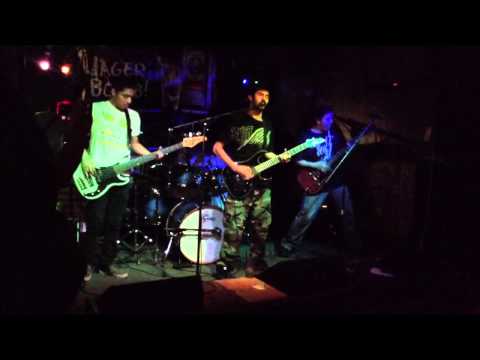 Full Fledge covers "In-A-Gadda-Da-Vida" by Iron Butterfly (1st show)