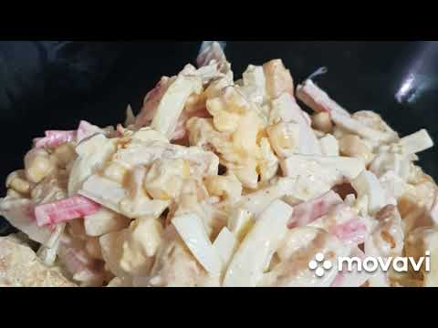 Salata cu batonase de crabi (78).