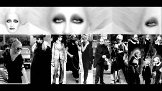 Mina - La seconda da sinistra