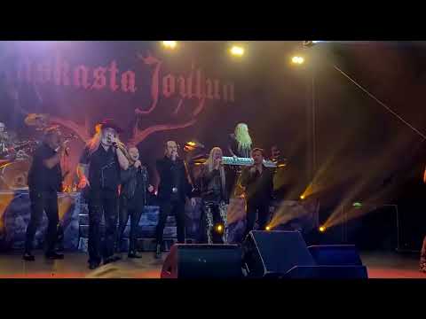 Raskasta Joulua - Kehtolaulu - vocals by Marko Hietala et al - Oulu 2022  (Phone -cam)