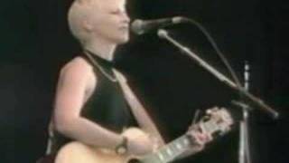 Download lagu The Cranberries - I can't be with you mp3