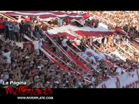 ""Ay che bostero mirá que distintos somos" - http://www.riverplate.com" Barra: Los Borrachos del Tablón • Club: River Plate • País: Argentina