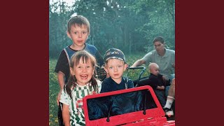 Совершенно Летние (Sovershenno Letnie) Lyrics English Translation