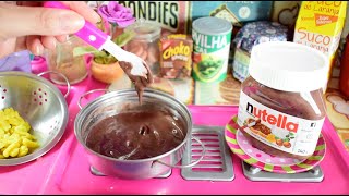 BOLO DE CHOCOLATE E BOLO DE MORANGO