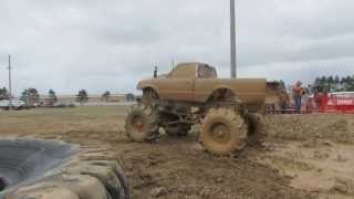 preview picture of video 'Big 4x4 Truck Huge Power At Gladwin Mud Bog'