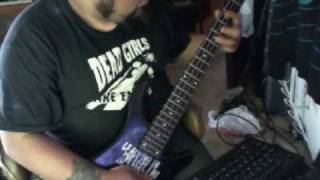 999 - titanic reaction (bass cover)