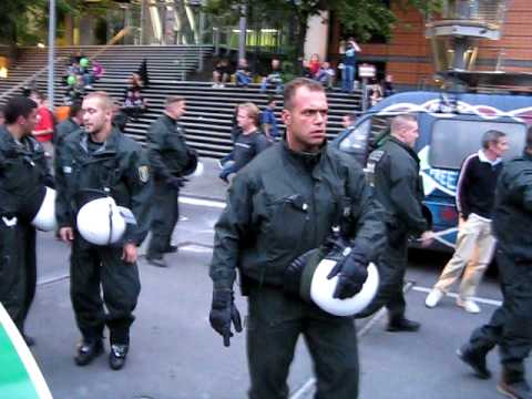 Der Konflikt mit dem "Herrn im blauen T-Shirt"