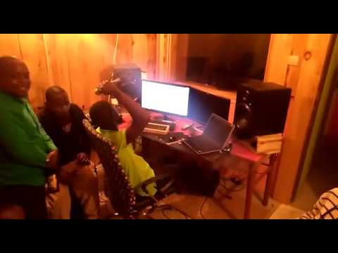 Na Casa negra na gravação da musica com titúlo O Emcontro-Electroides fundidos e ZM famliy