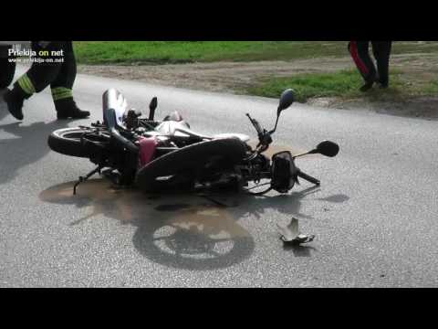 V Cezanjevcih trčila osebno vozilo in motorist