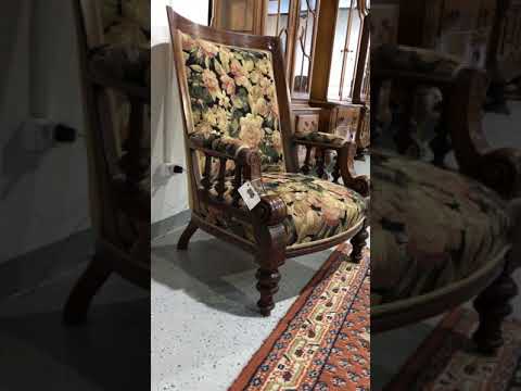 Кресло в стиле эклектика из массива ореха