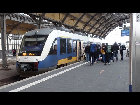 VT 648 der NWB fährt als RE 10 nach Kleve in Krefeld Hbf ab