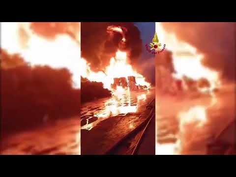L'incendio nel video dei vigili del fuoco