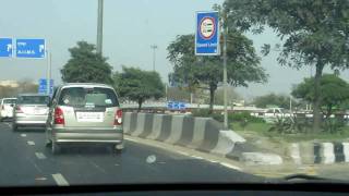 preview picture of video 'Driving in New Delhi, from Kidwai Nagar to Yusuf Sarai through AIIMS Flyover Complex'