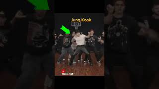 Download lagu Rose and Jung Kook's fateful necklace has been broken.  😲😳🥰 #rose #blackpink #jungkook #bts mp3
