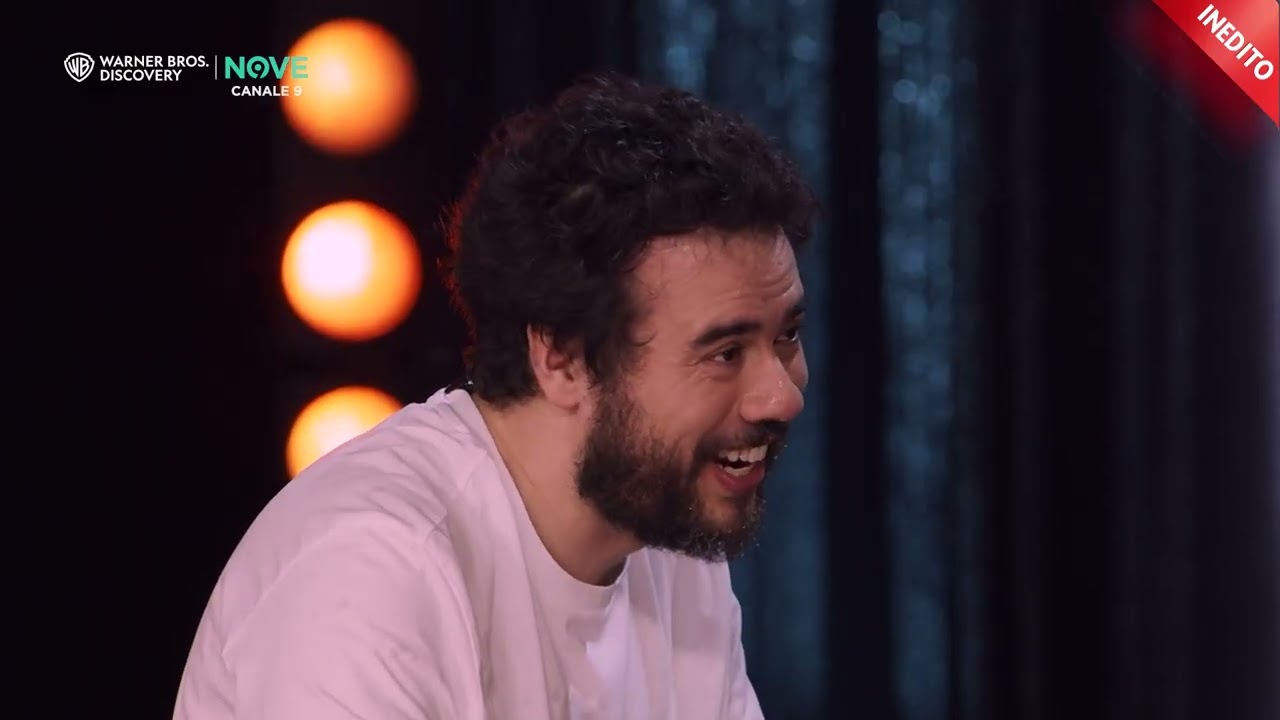 Andrea Pisani BEVE dal piede di Belen 🦶🏼💦  ​| Only Fun Comico Show