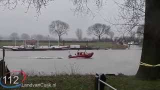preview picture of video 'Pont op drift geraakt door geknapte geleidingskabel op de Maas bij Cuijk'
