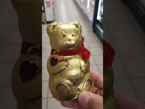 lindt lindor chocolate teddy