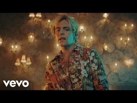 download lagu mp3 mp4 R5 Hurts Good Download Mp3, download lagu R5 Hurts Good Download Mp3 gratis, unduh video klip R5 Hurts Good Download Mp3