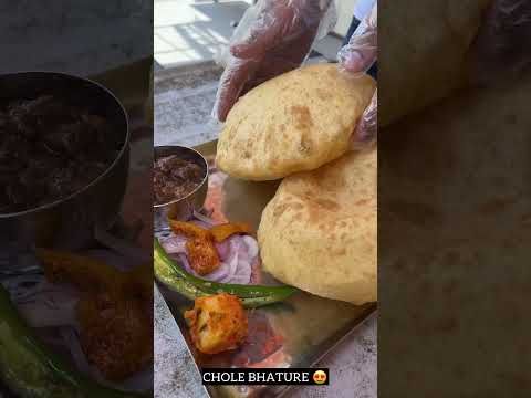 CHOLE BHATURE 😍 | Indian street food #shorts
