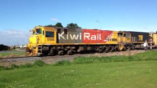 preview picture of video 'Kiwirail train 926 leaves Invercargill New Zealand iphone4s'
