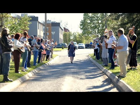 Esmakordselt sind ma nägin - Uhtna Mandoliiniorkester