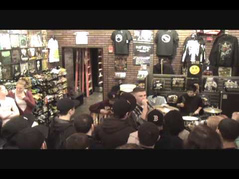 Beyond City Lights live at Hot Topic (part 2)