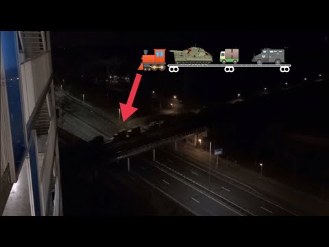 Militaire trein rijdt door nachtelijk Groningen! // Nocturnal military train passby, 1-2-2023!