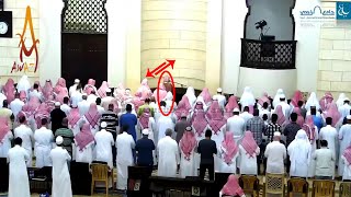 Download lagu Muathin mengambil alih posisi imam saat salat | Suara Muathin sungguh luar biasa | AWAZ mp3