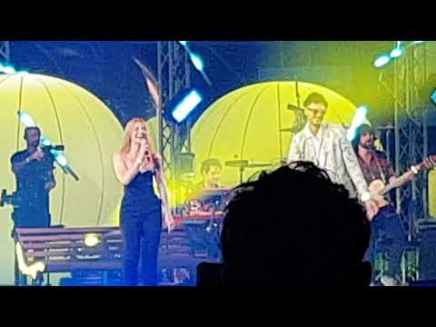 Noemi feat Carl Brave - Makumba - live Arena di Verona 2021