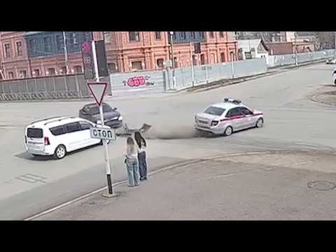 Росгвардейцев таранили на улице Чапаева, посреди перекрёстка