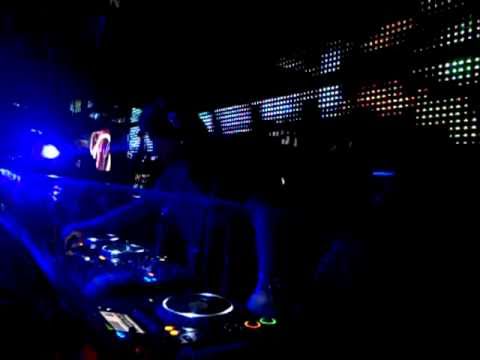 Hernan Cattaneo playing "Sound Process - Anatolian" @ SQ Klub 2010