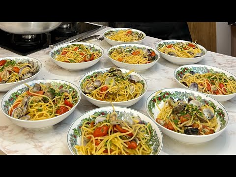 Come cucinare per 10 persone gli spaghetti alle Vongole