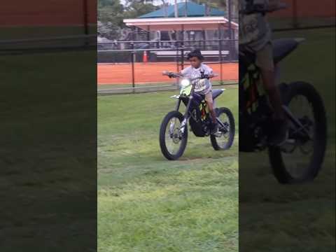 5 year old riding a surron😮‍💨🔥 #explore #ebike #surron #bikelife #explore #trending