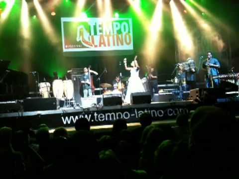 Quantic y su Combo Barbaro featuring Alfredito Linares - Yo Traigo Boogaloo